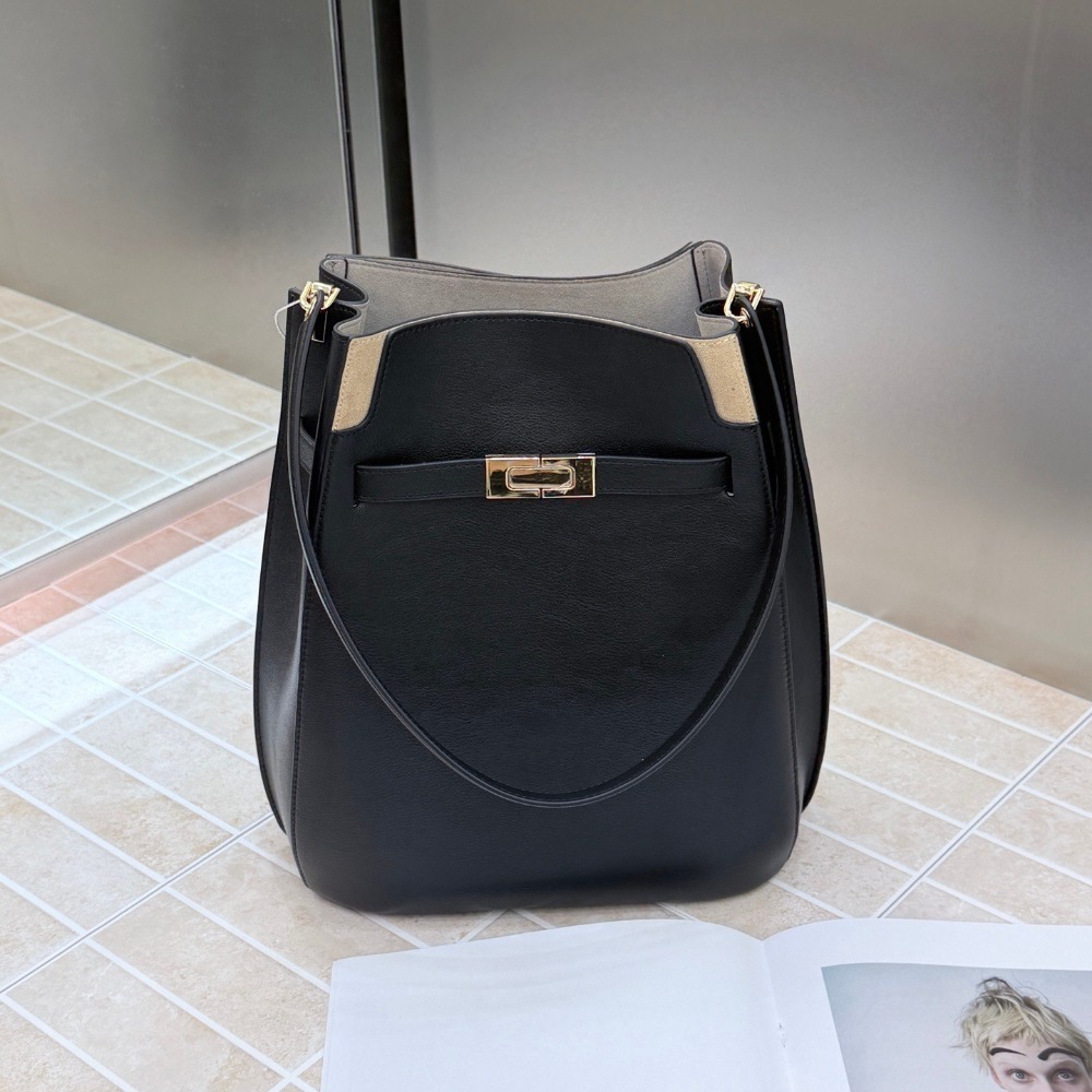 New Bucket Bag Old Money Wind  - огляд і ціна Luxury Bags Leather